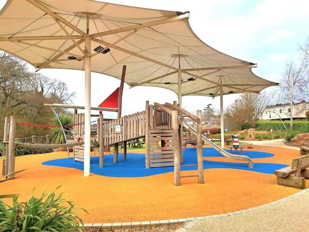 במברידג' Home With A View Whitecliff Bay Holiday Park מראה חיצוני תמונה
