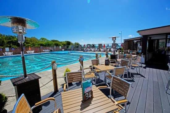 במברידג' Home With A View Whitecliff Bay Holiday Park מראה חיצוני תמונה